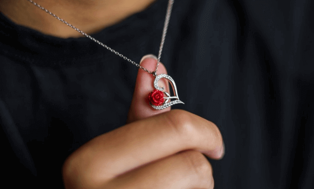 Stříbrný náhrdelník RŮŽE V SRDCI